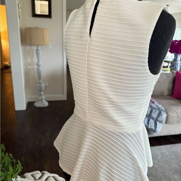 bisou bisou white tank top size medium - Picture 3 of 4